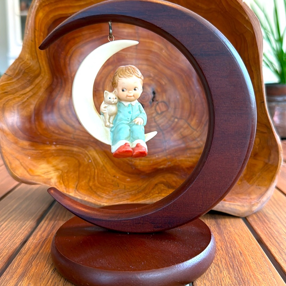 Memories of yesterday collectible with wooden hanger
